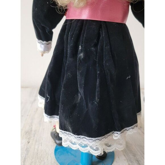 Brinn's Lindsey porcelain doll collectible decor figure - Picture 13 of 16